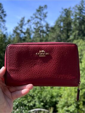 COACH Women's Medium Id Zip-Around Wallet Burgundy Pebbled Leather